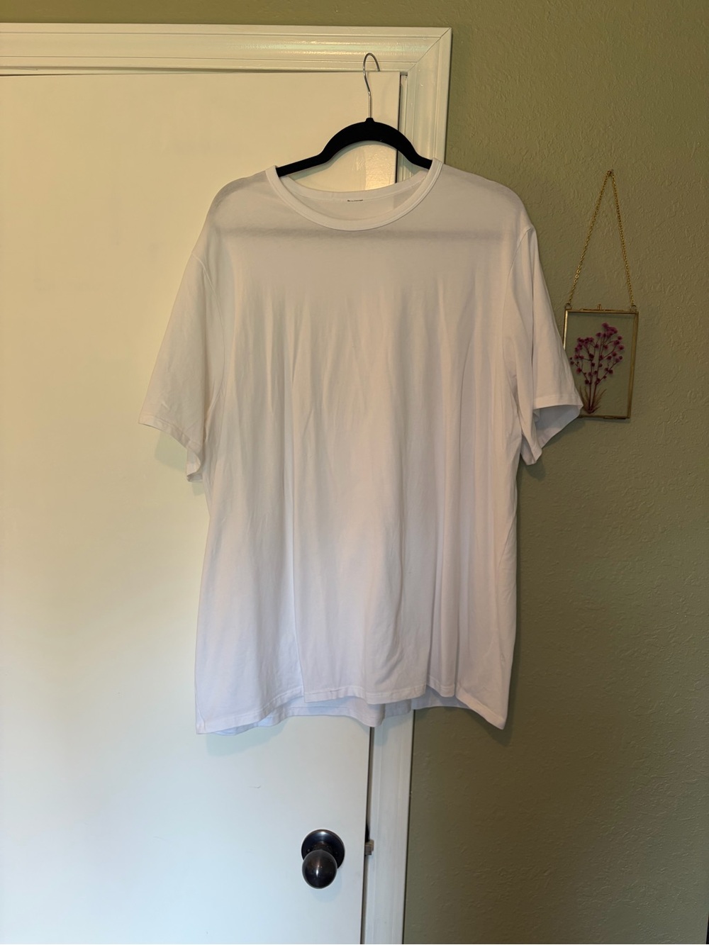 lululemon athletica Men's White Short Sleeve Crew Tee